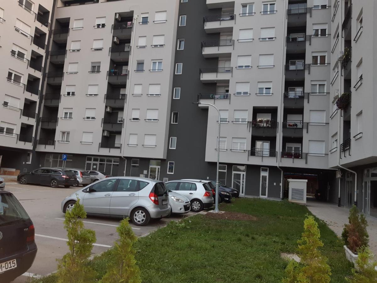 Apartman Dijana Apartamento Banja Luka Exterior foto